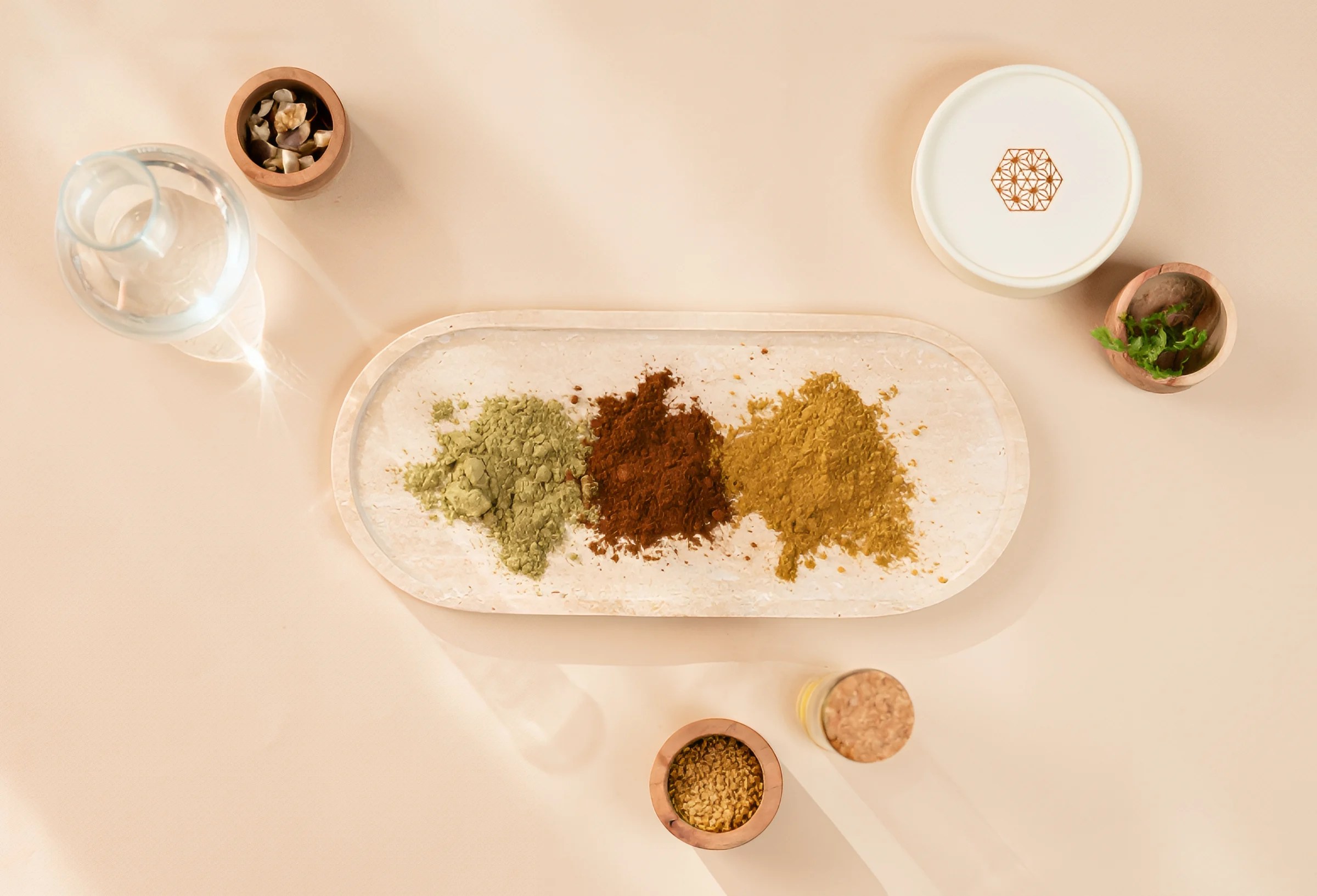 Producto Barros Gold de Secretos del Agua durante la preparación del color.