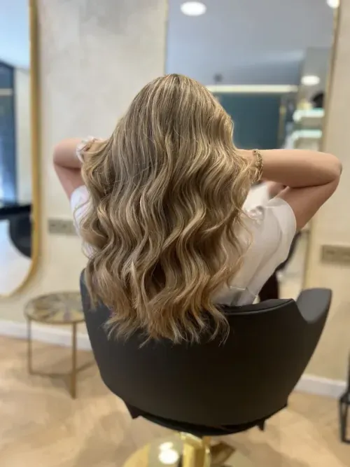 Balayage rubio luminoso realizado en Salón Anzhela.