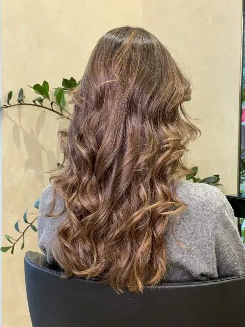 Color con reflejo y brillo realizado en Salón Anzhela.